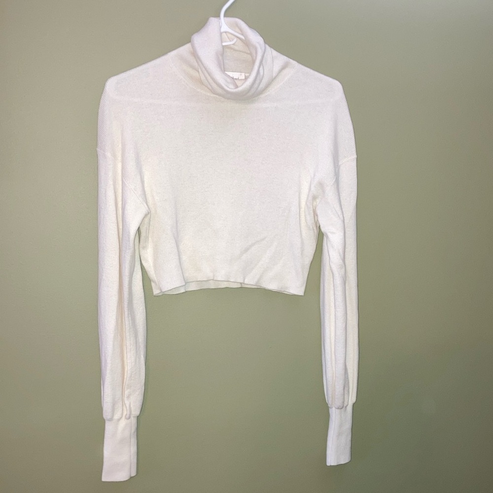 Wilfred White Turtleneck Crop Sweater with Long Sleeves
